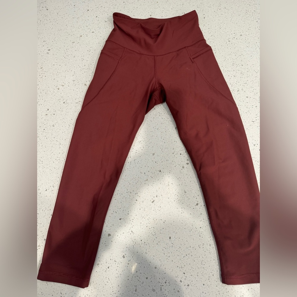Woman’s Old Navy Elevate Leggings